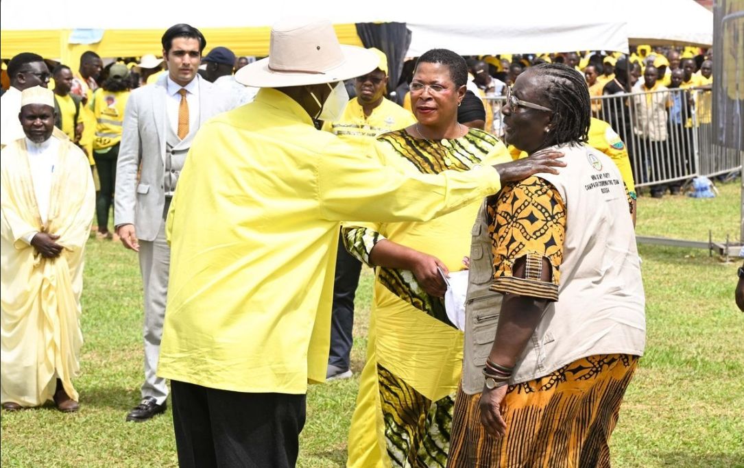 *الرئيس موسيفيني يدعو القادة إلى التواضع: 